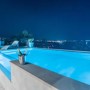 The Boat With Rooftop Pool Villa