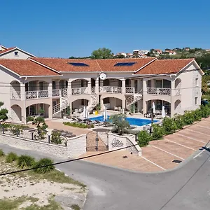 Luka Apartment