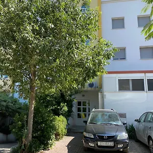 Lucky Pearl Apartment Split